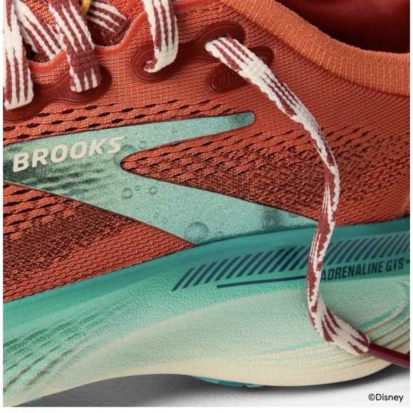 RUN DISNEY 2026 WDW PRINCESS MOANA BROOKS ADRENALINE 25 Women 9.5 NEW IN BOX - Picture 4 of 6